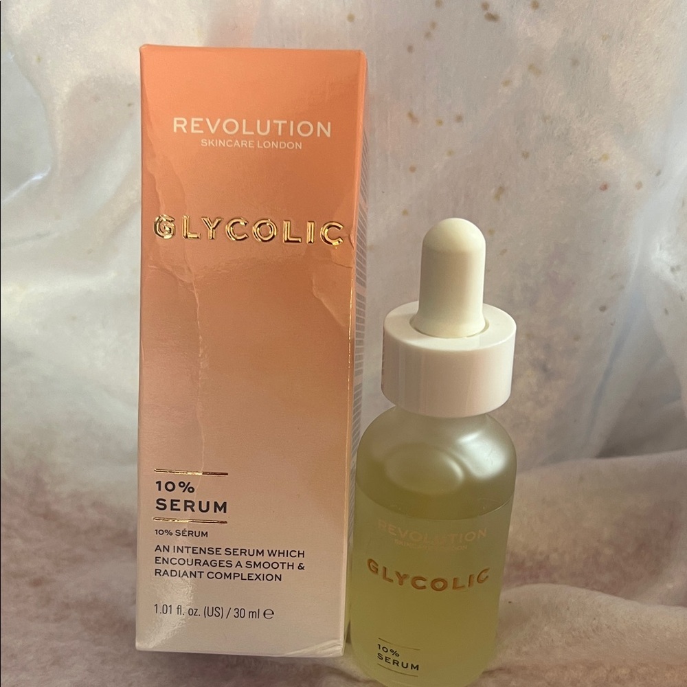 Revolution Glycolic 10% Serum - White and Peach